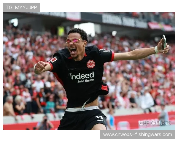 埃基蒂克力压罗梅罗头球破门，连续三轮英超取得进球